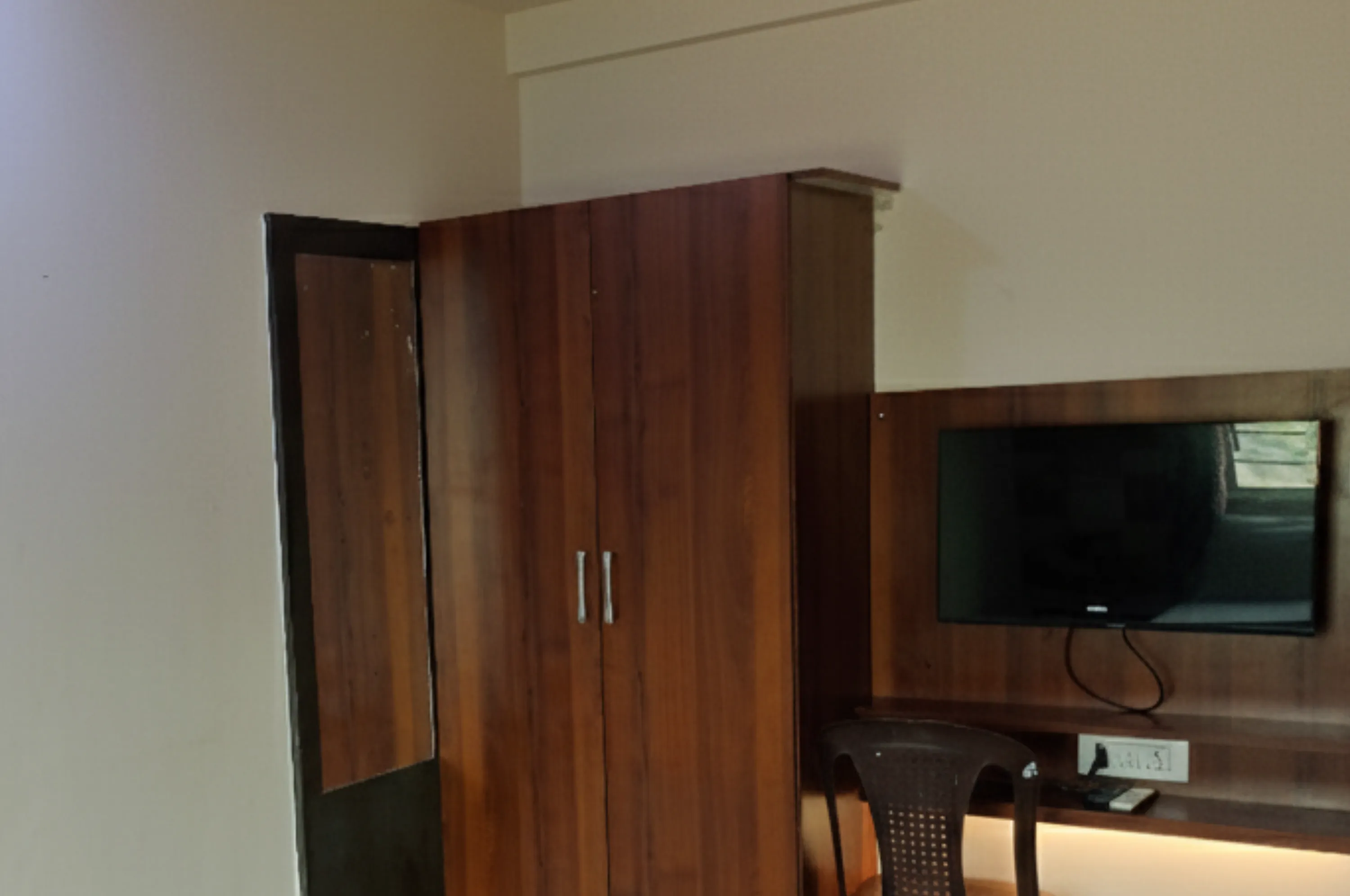 Budget AC Double Bed Room at Hotel Shiv Sadan Somnath