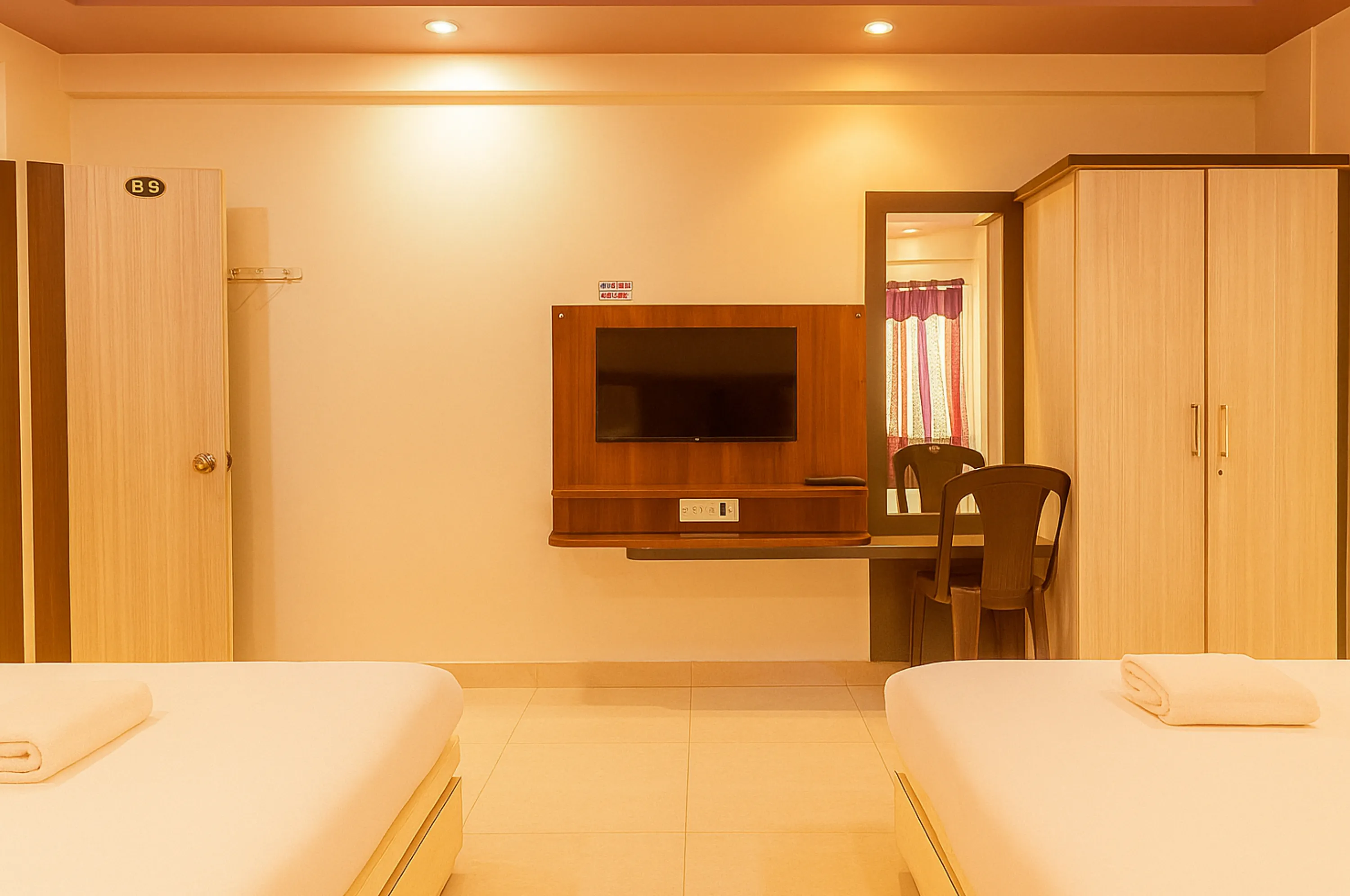 Non AC Family Room in Somnath at Hotel Shiv Sadan