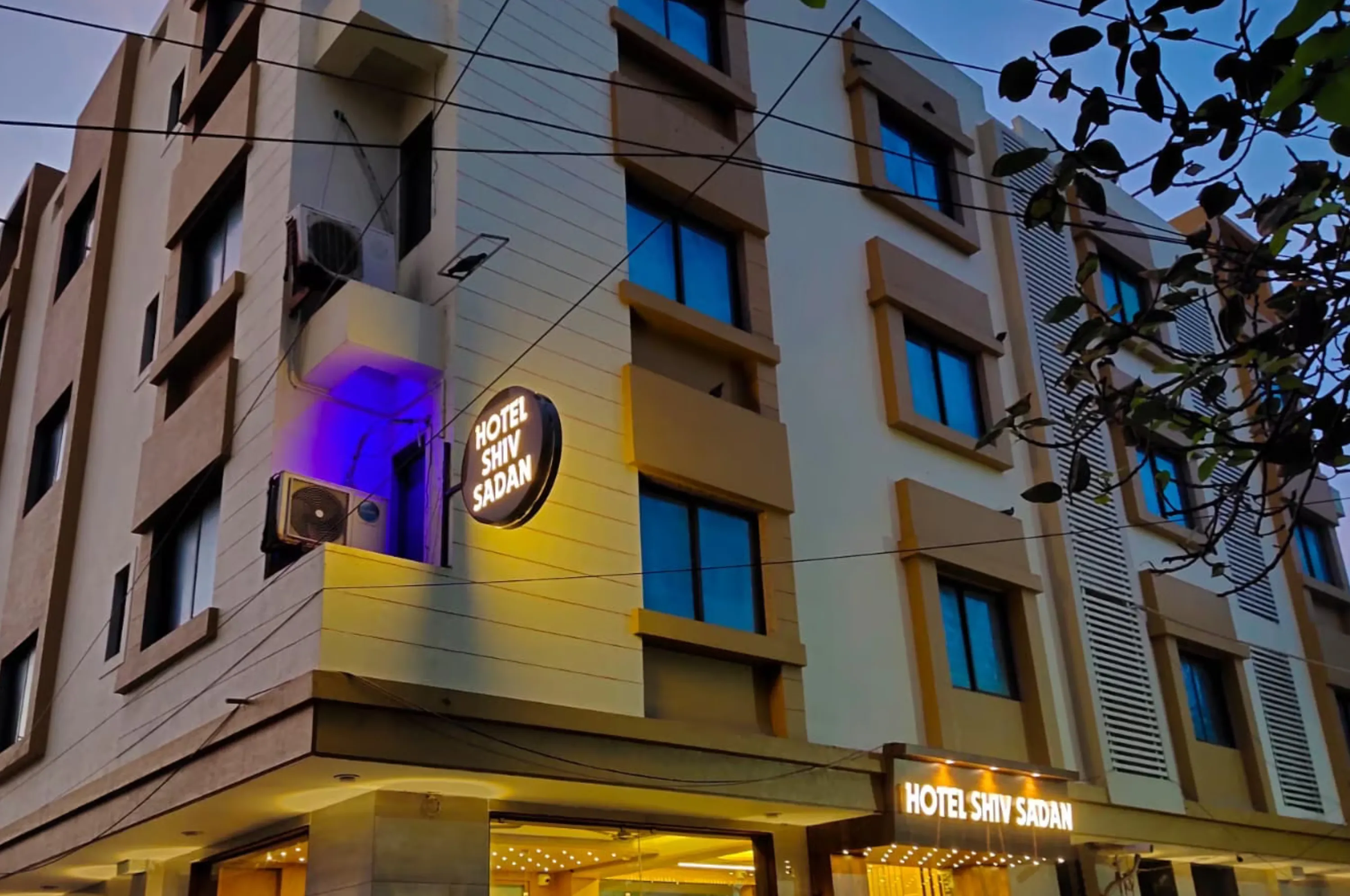 Budget Hotel Shiv Sadan Somnath exterior floors view near temple